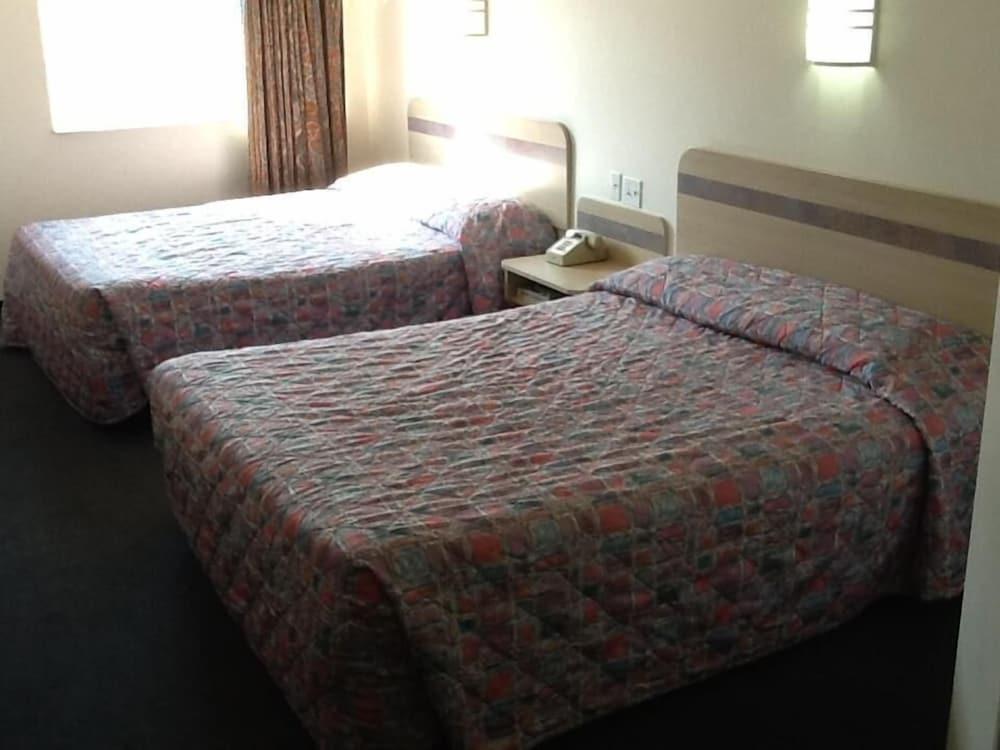 尼法6汽车旅馆 外观 照片